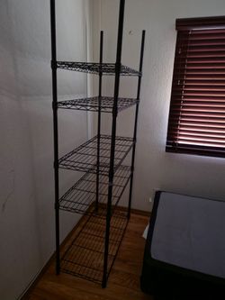 Metal shelving unit