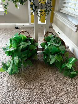 Matching Faux Ivy Wall Basket Decor – Set of 2