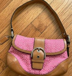 Coach pink bag SHIPPING AVAILABLE