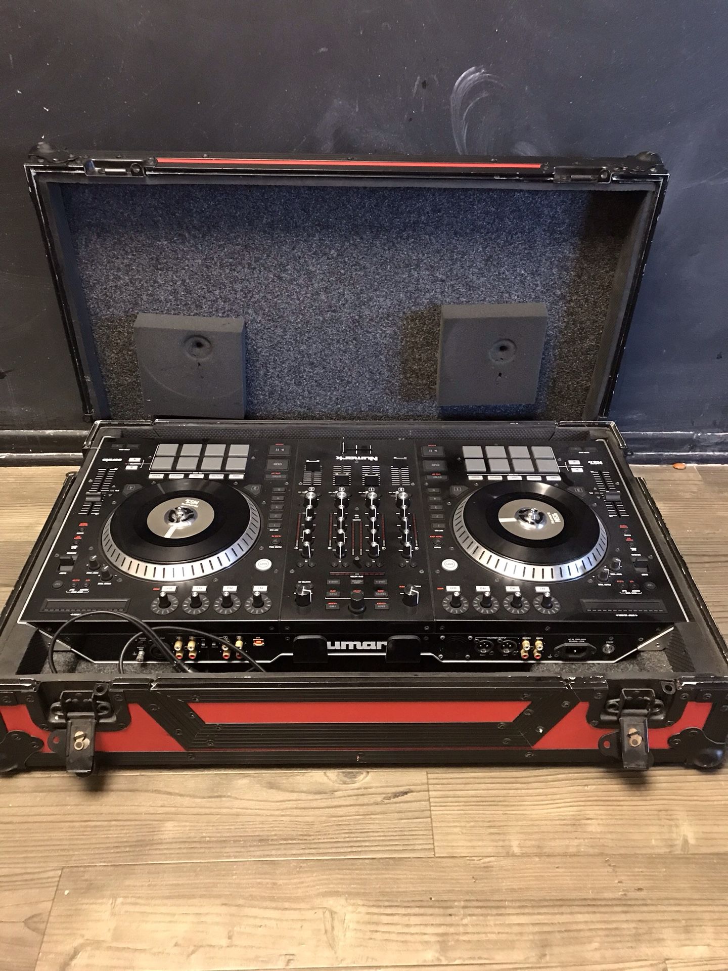 DJ controller Numark NS7 2’s plus flight case for Sale in San Diego, CA