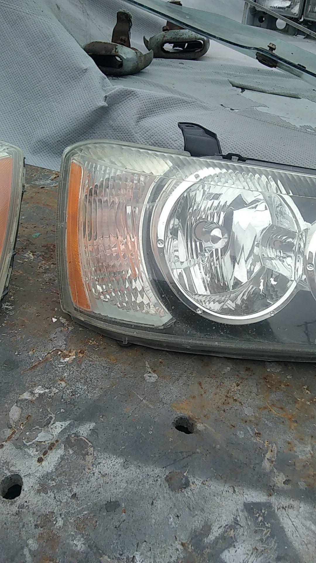 Toyota Highlander front headlights