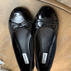 Steve Madden Black Flats 