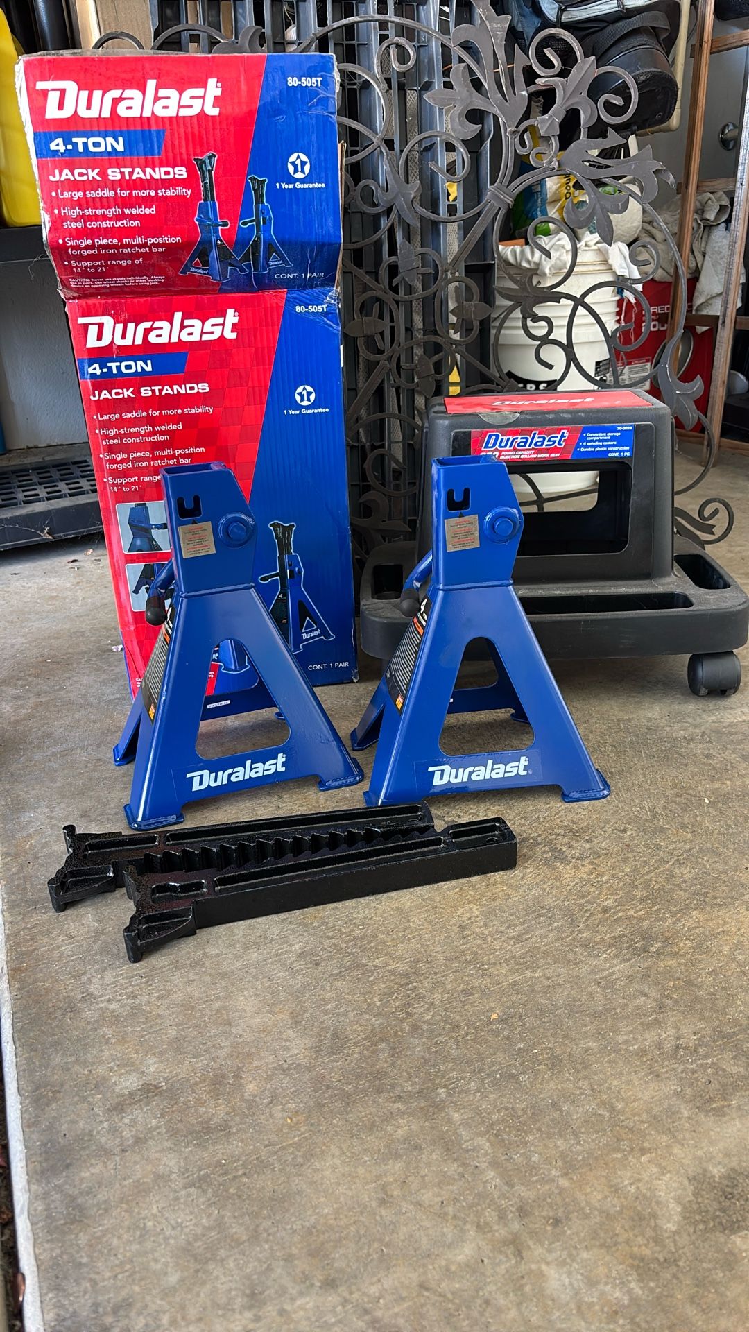 Duralast 4 Ton Jackstands With Rolling Seat