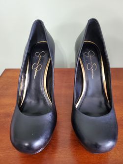 Jessica Simpson Given Black 8.5