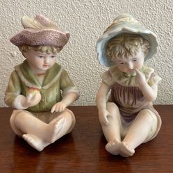 Boy and Girl Ceramic 4.5 “ Figurines, Vintage Design 6682