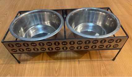 Pet Food and Water Station