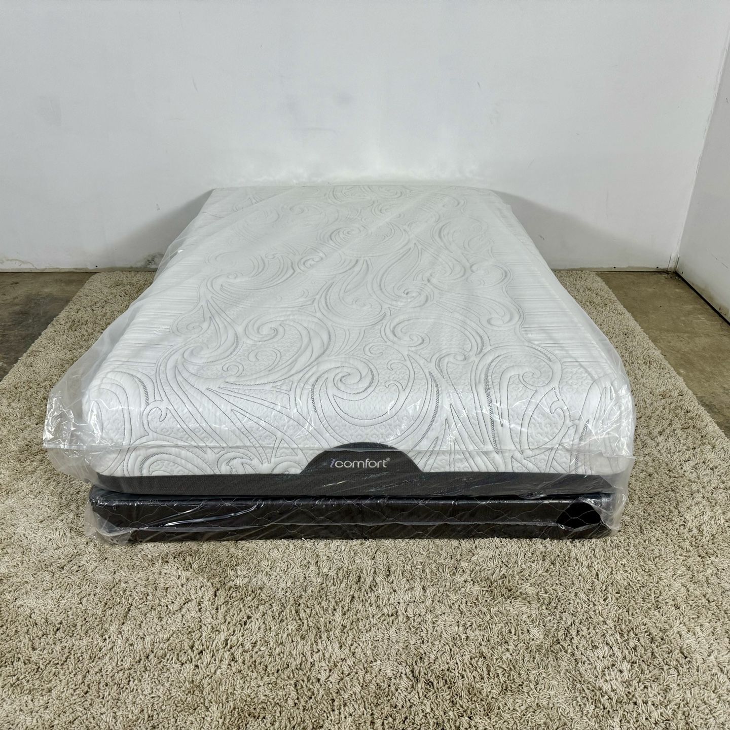 Full Size Serta icomfort Mattress (Delivery Is Available)