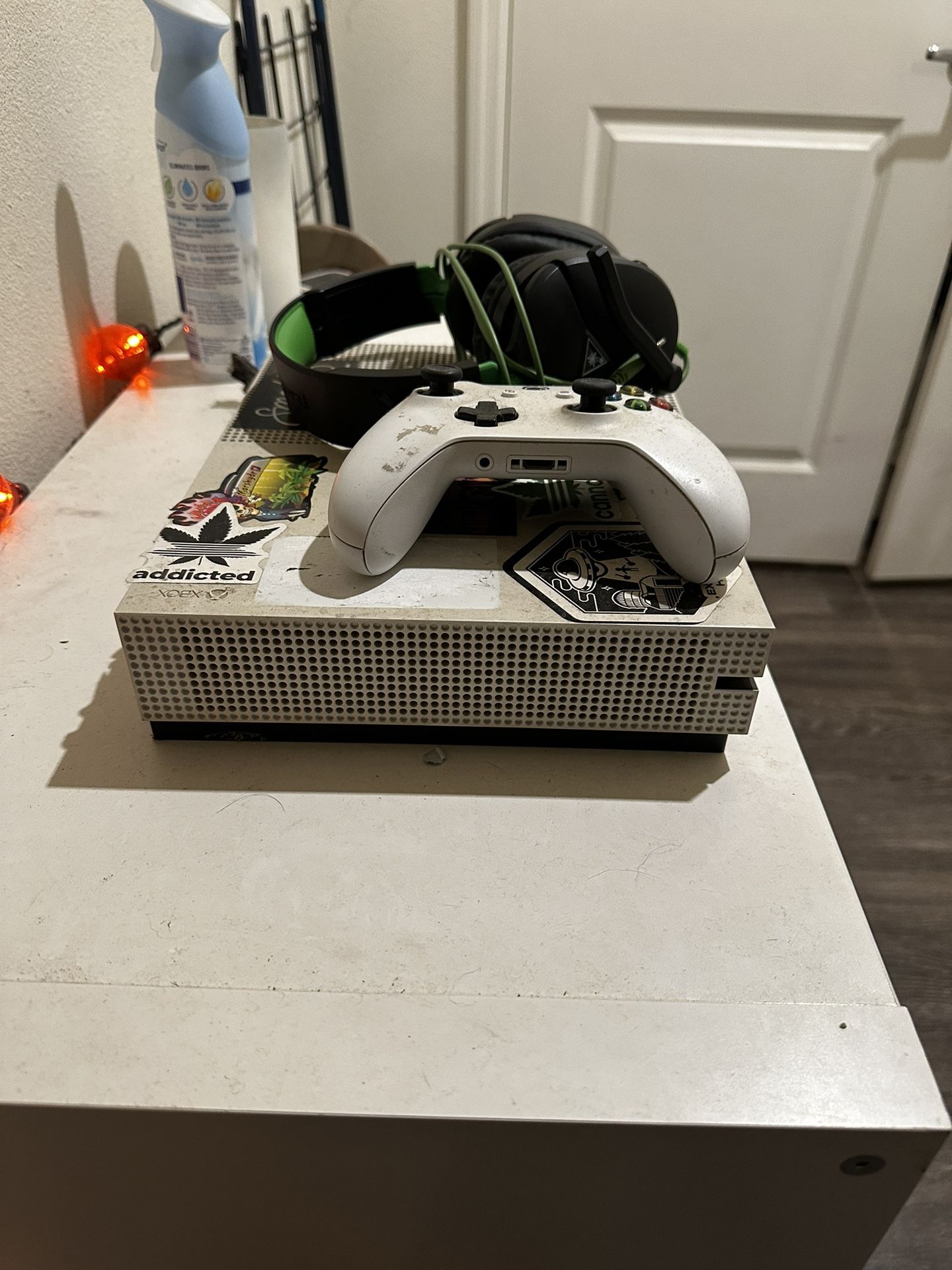 Xbox 1 S All Cords And 1 Controller 