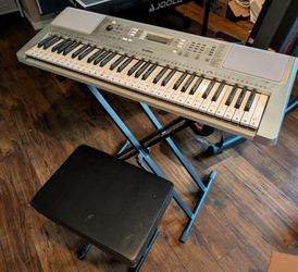 Yamaha Keyboard with Stand/Seat
