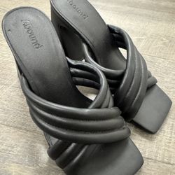 Black Sandals Size 7