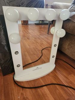 Vanity mirror light
