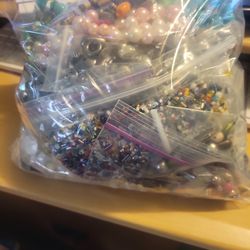 6.4 Lbs Of Beads For Jewelry Making And Jewelry 