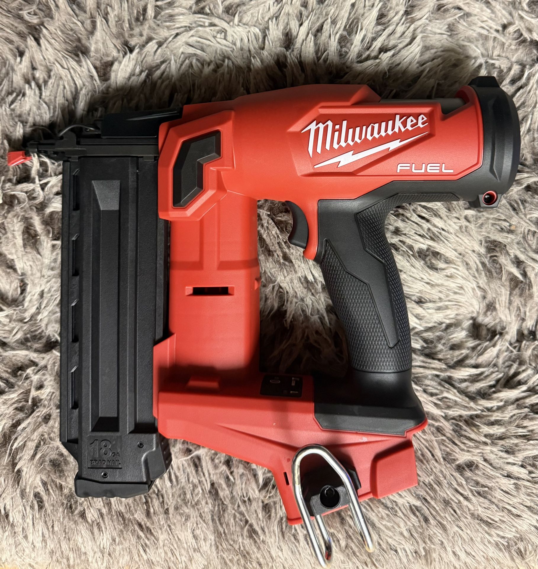Milwaukee M18 FUEL 18-Volt Lithium-Ion Brushless Cordless Gen II 18-Gauge Brad Nailer (Tool-Only) 