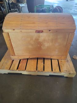 Wooden Chest / Toybox