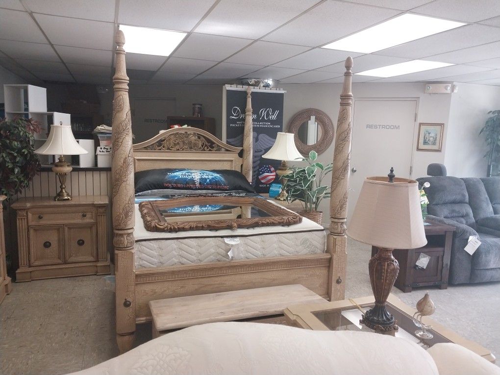 Lexington Queen Bedroom