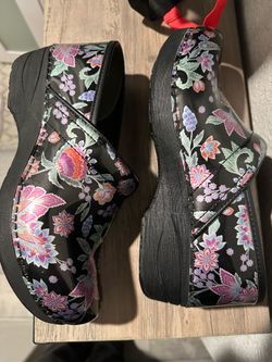 Women’s Dansko Size 39 worn a handful of times