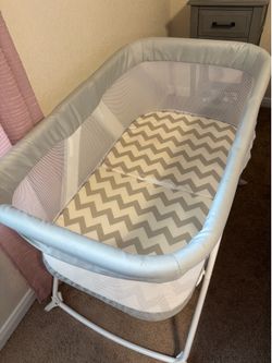 Bassinet with 6 fitted sheets