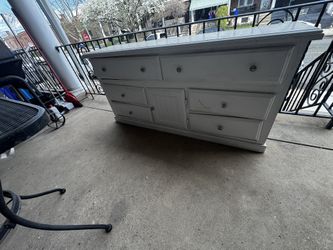 “Free” Bedroom Dresser