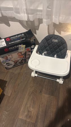 Monbebé Portable Foldable Booster in grey, with padded seat