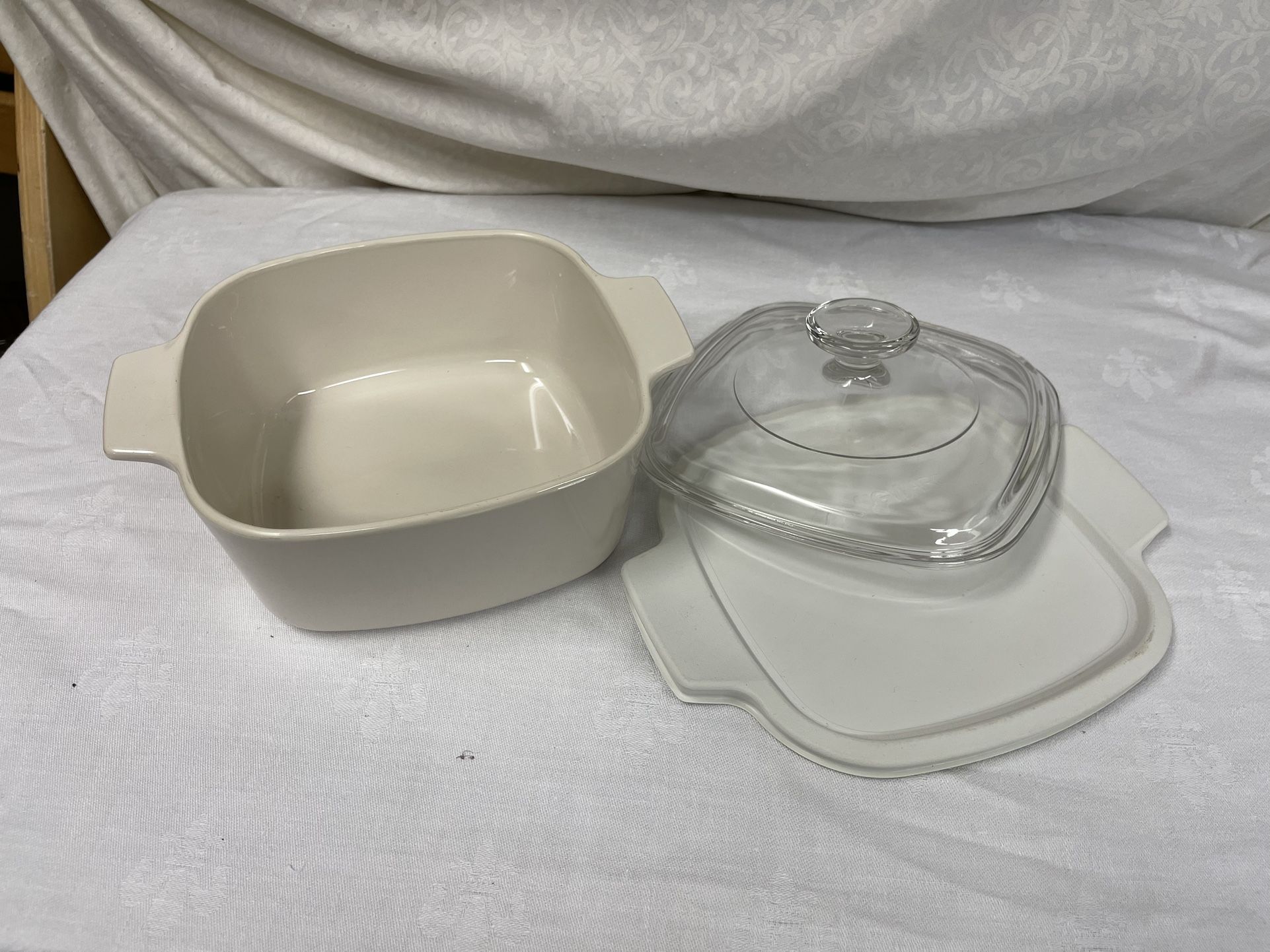 Corning Bakeware with glass lid & storage lid