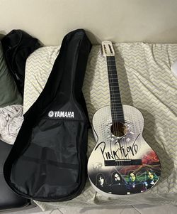 Acoustic Guitar comes w/ gig bag
