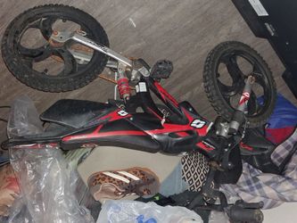 Kids bike looks like real dirt bike (boys edition)