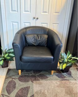 Beautiful Club Chairs (2)