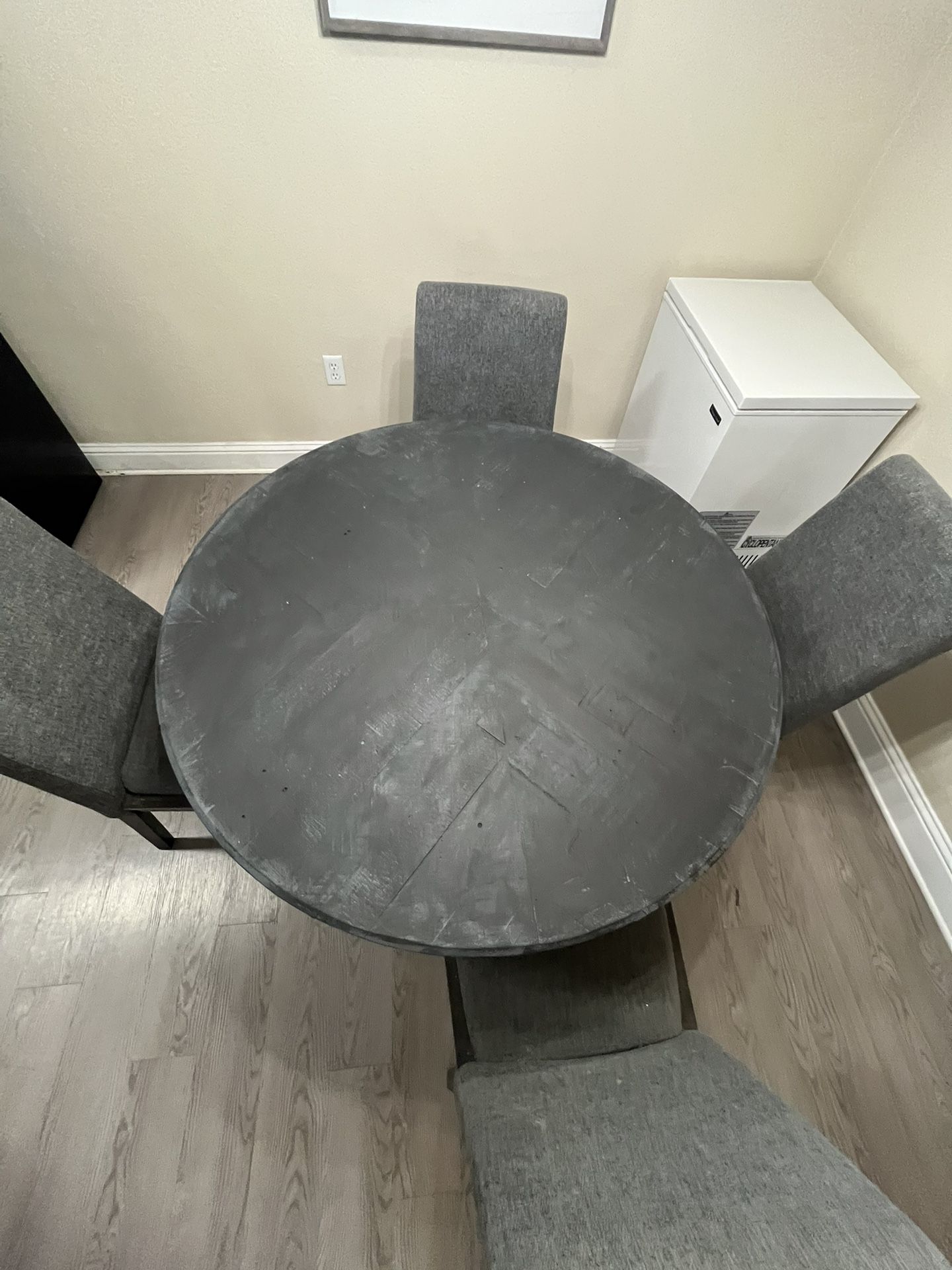 Gray Distressed Wood Kitchen Table Set – 48” Round with 4 Chairs