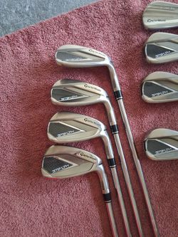 Like new taylormade stealth irons @ p790 4 iron