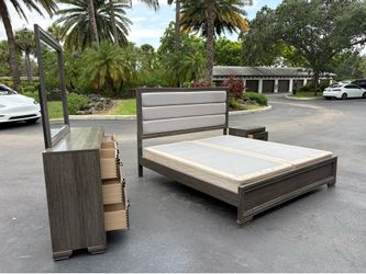 Modern Gray Wood King Bedroom Set with Dresser, Mirror, and Nightstand