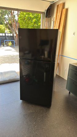 GE Fridge - Garage Ready