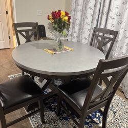 Round Kitchen Table 