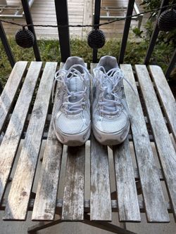 New Balance 740 Running Shoes - Men's 11 / Women's 12.5 - Like New