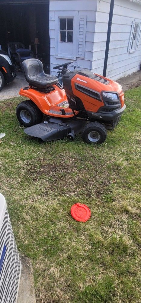 Husqvarna Lawn Tractor YTA 22V46