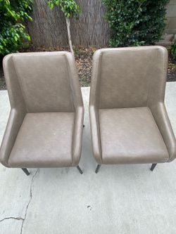 Nice leather chairs( heavy) with center piece