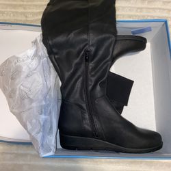 Black Heeled Boots 
