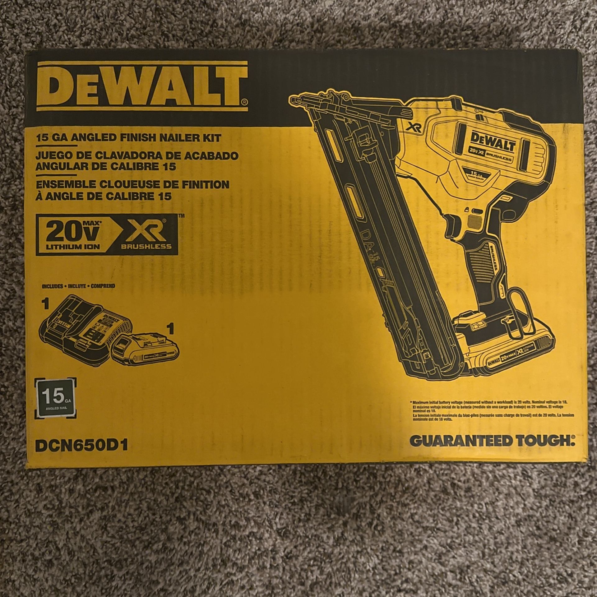 Dewalt 15GA Angled Finish Nailer Kit
