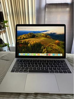 Silver MacBook Air 13” (2019)  128GB