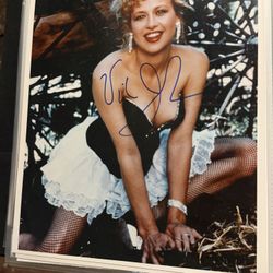 ( Sexy VICTORIA JACKSON Signed 10X8 Color Photo "S. N. L."