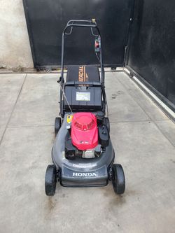 Honda HRC 216 Commercial Mower