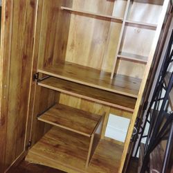 WOODEN CABINET/COMPUTER DRESSER