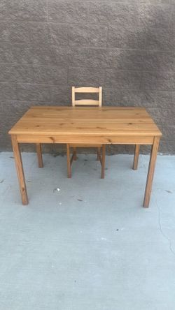 Dinner table and three chairs
