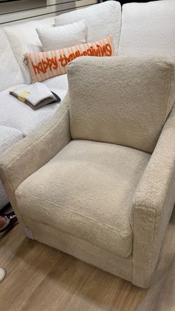 Cozy Boucle Accent Chair — Like New