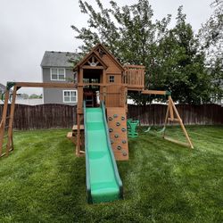 Backyard Discovery Cedar Wood Swing Set