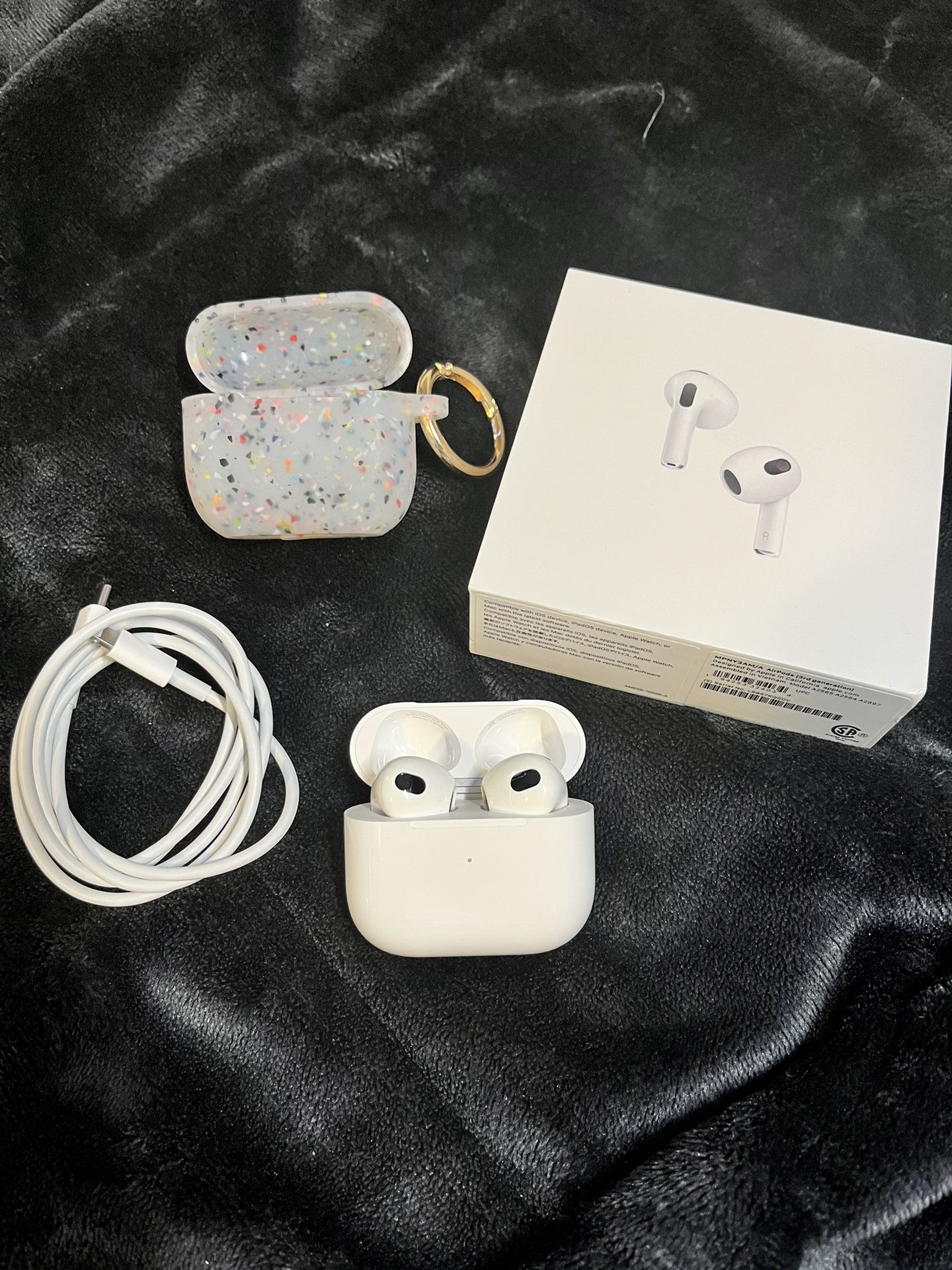Apple AirPods (3rd Generation) Wireless Ear Buds, Bluetooth