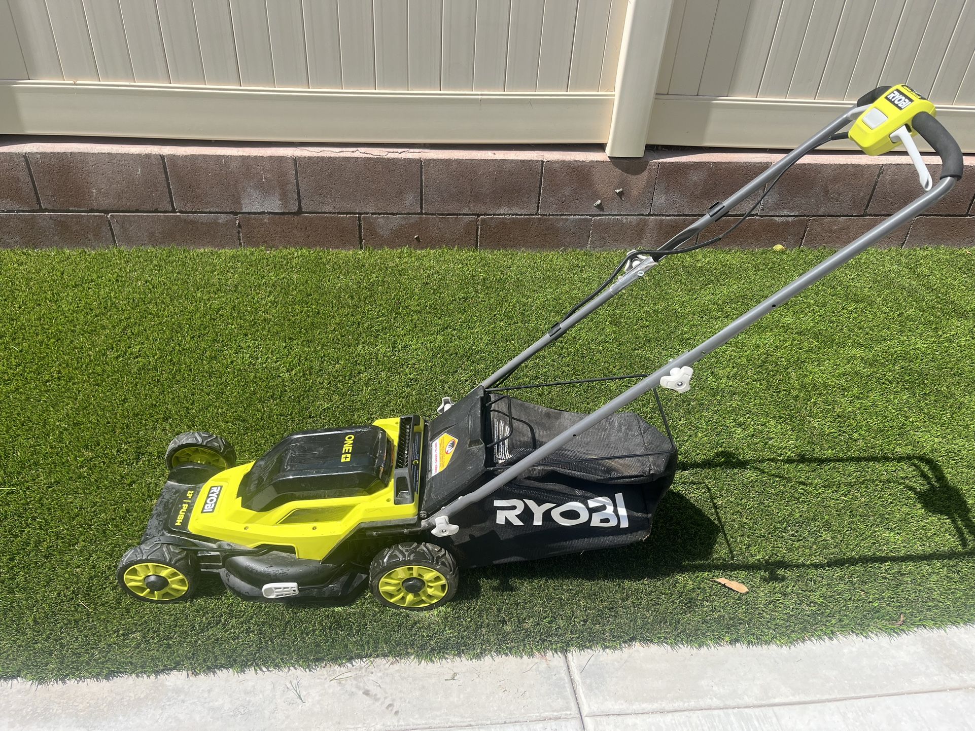 RYOBI Battery Lawnmower And Trimmer
