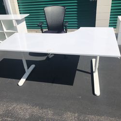 White desk Set $150 Free Delivery 