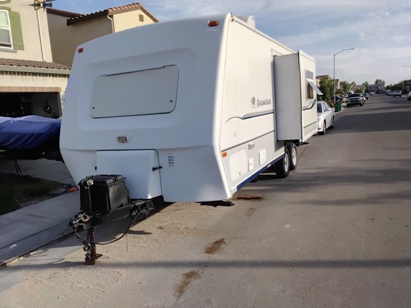 2006 KZ Frontier (2405 TT)