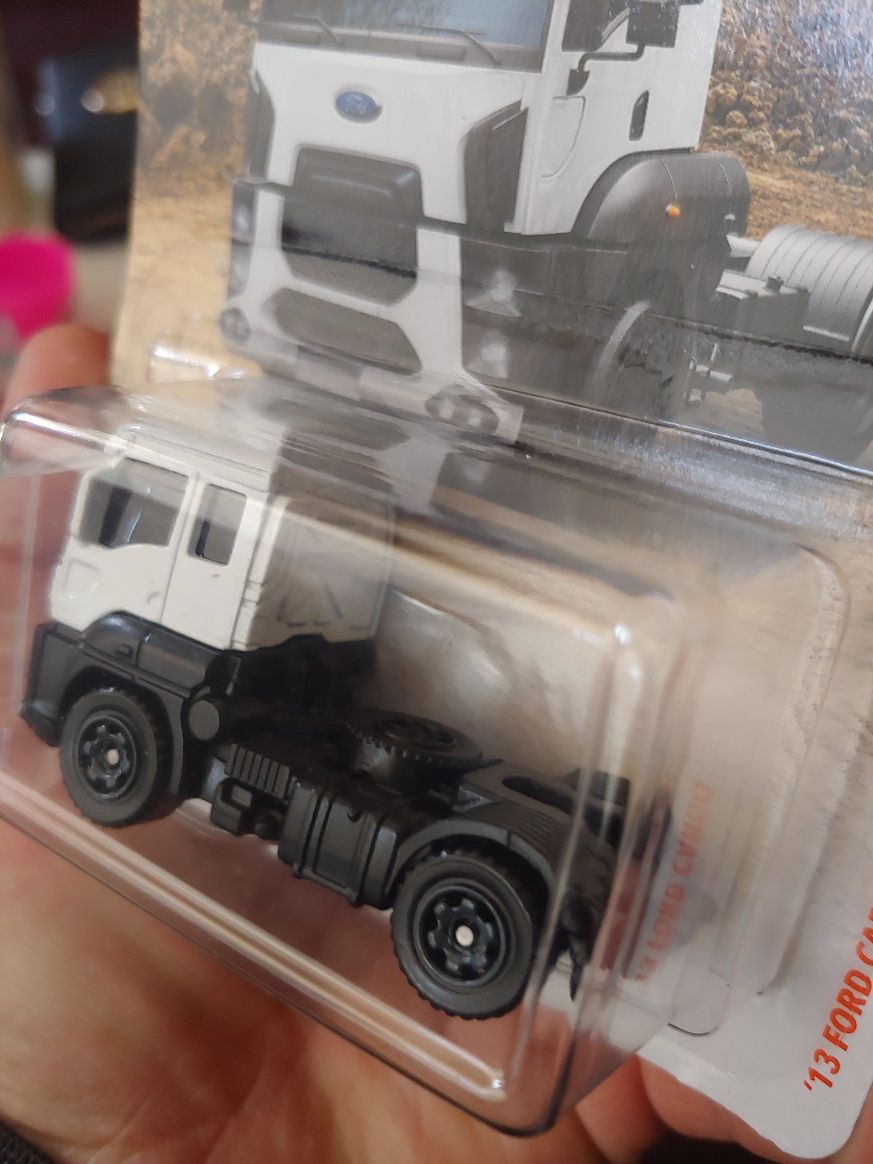 2013 Ford cargo truck 🔥 1:64 scale MATCHBOX (half off only if you pickup)