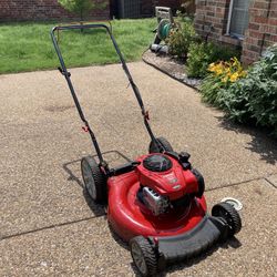 Troy Bilt push lawn mower - Briggs & Stratton - no compression